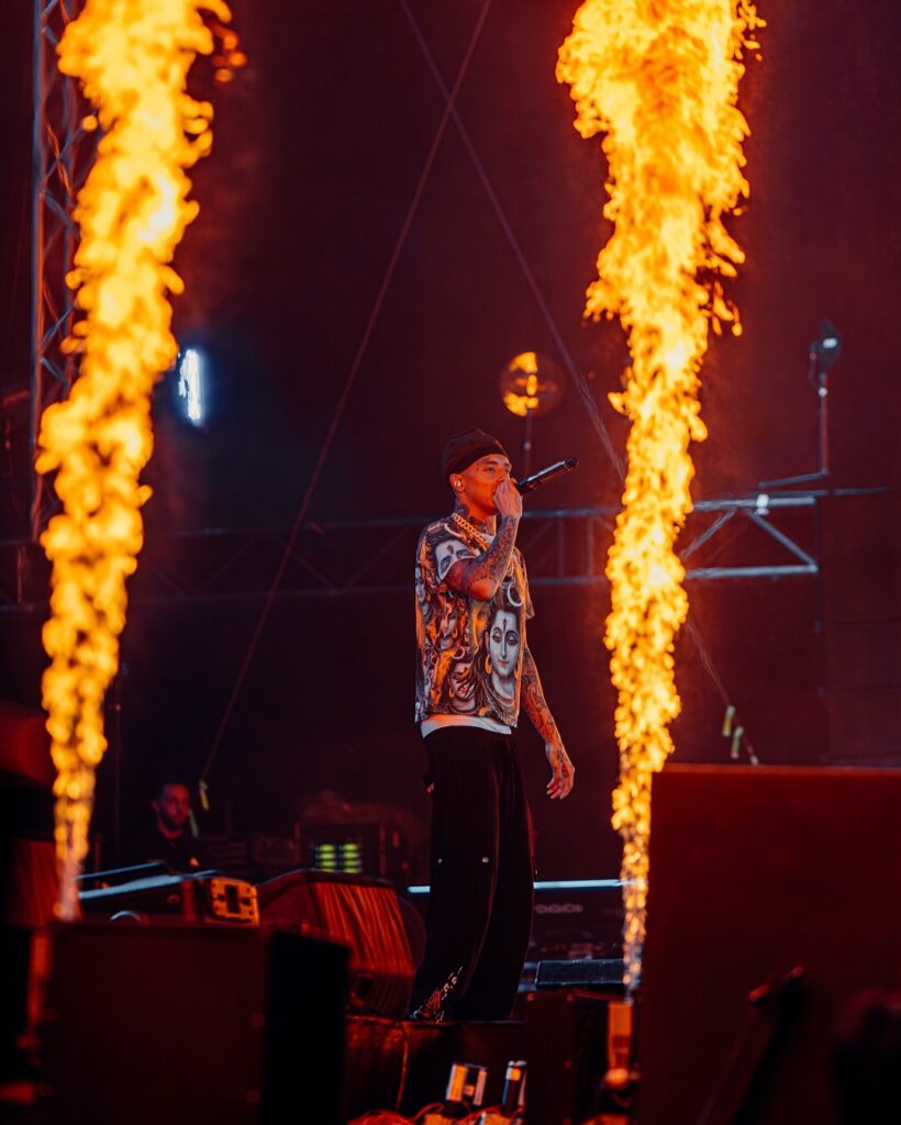 Rapper Central Cee Celebrates His Debut At Rolling Loud India, Mumbai, Wearing A Mahadev T-Shirt, Fans Rave About His Choice Of Clothing 12 Rapper Central Cee Wearing Mahadev T-Shirt
